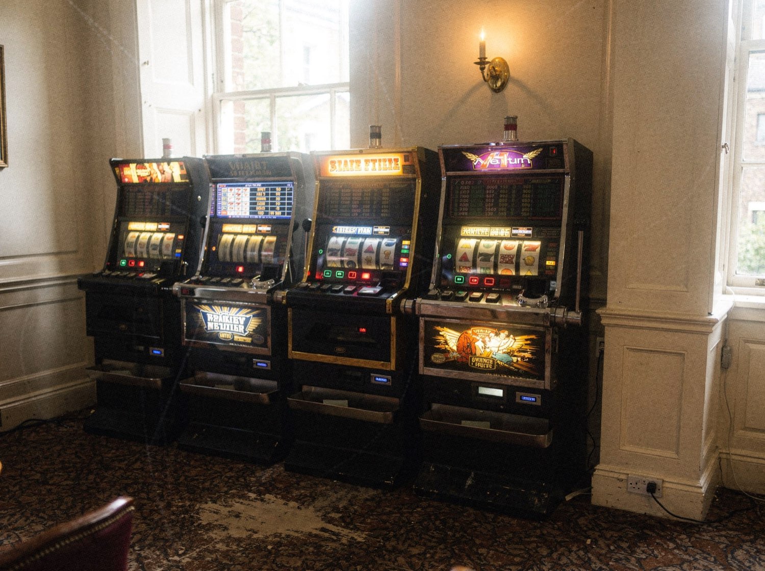 The modest slot lounge